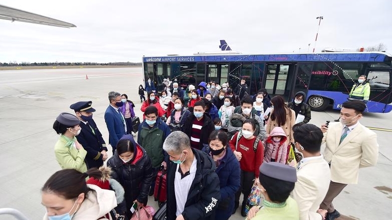 第二批旅居乌克兰越南公民已安全抵达内排国际机场