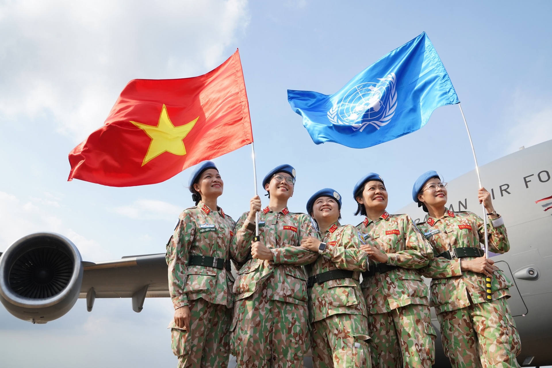 越南维和人员启程赴南苏丹执行任务