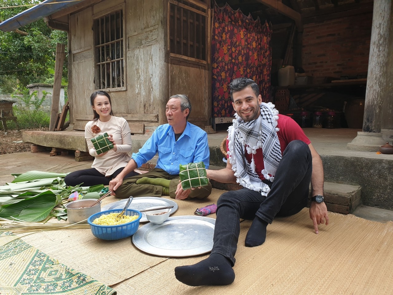 萨利姆·哈马德（Saleem Hammad）在越南体验亲手包越南粽子