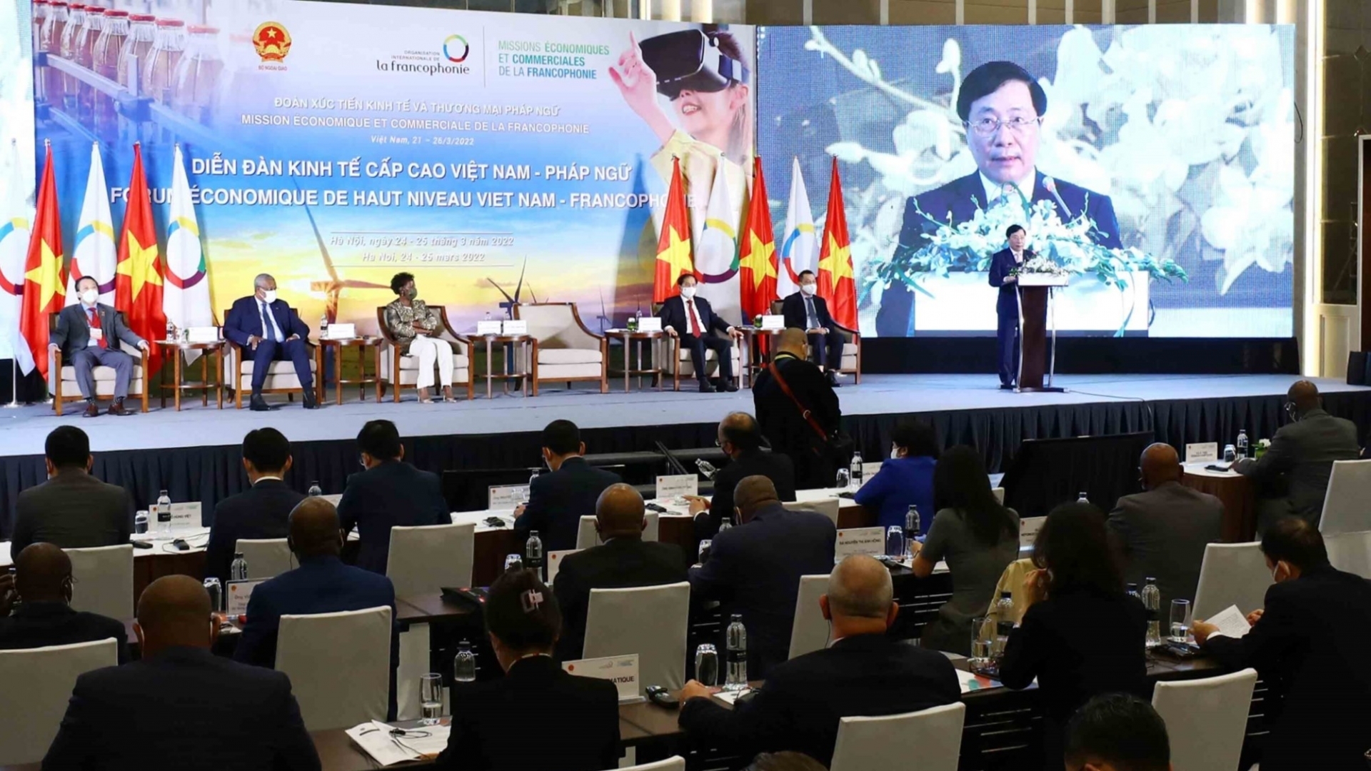越南 - 法语国家高层经济论坛开幕
