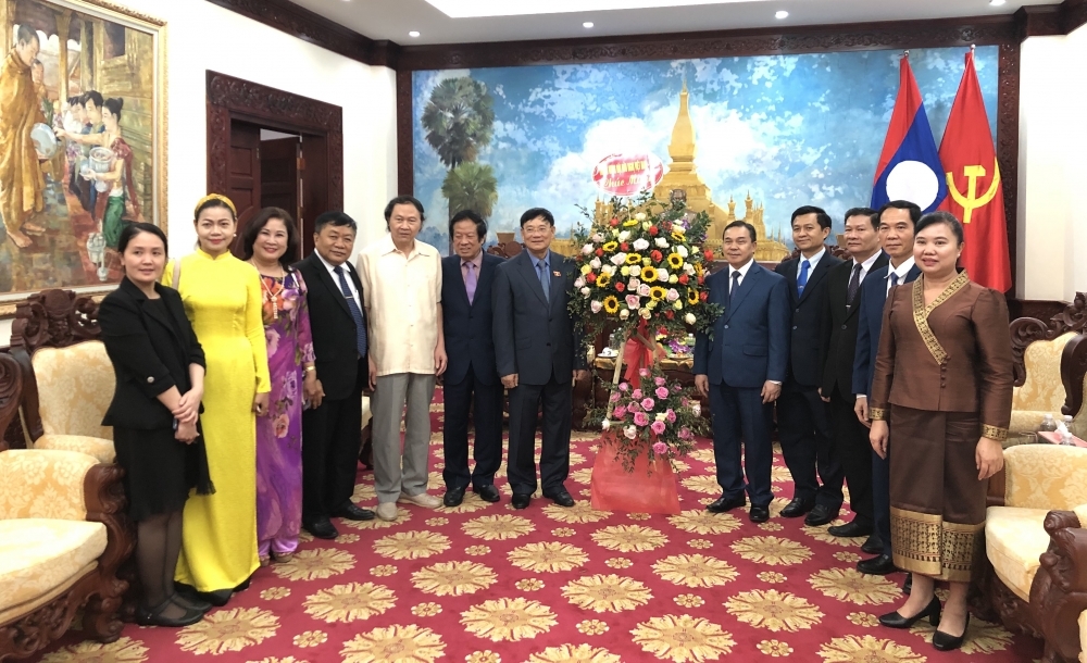 越南友好组织联合会、越老友好协会祝贺2022年老挝的传统新年节