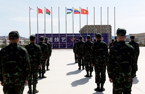 越南人民军化学参赛队欢迎仪式在中国新疆库尔勒军事基地举行