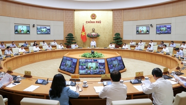 越南政府总理范明政：经济社会发展管理按照四稳定、三加强、二促进、一减少和一杜绝的精神进行