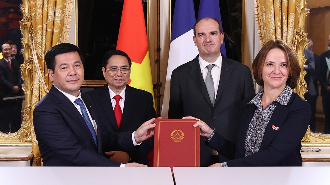 越南政府总理范明政在马蒂尼翁宫与法国总理让·卡斯特克斯举行会谈
