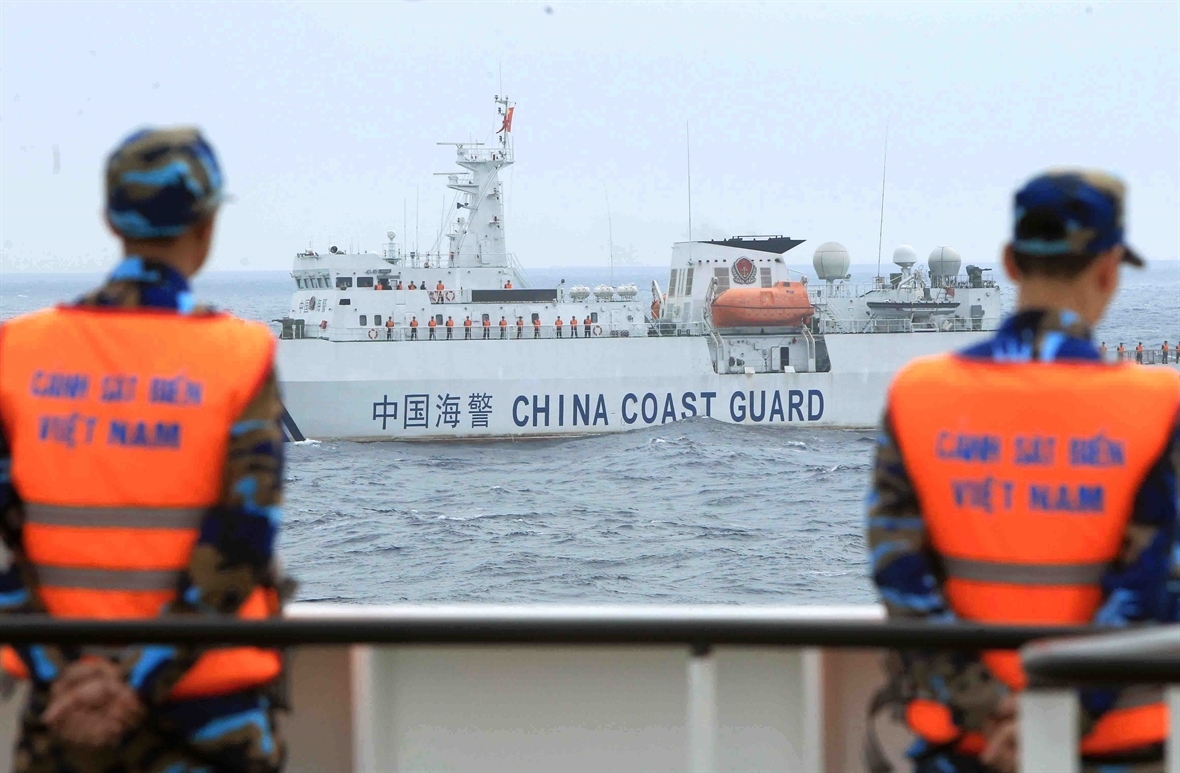 越南海警和中国海警船在北部湾联合检查渔业情况