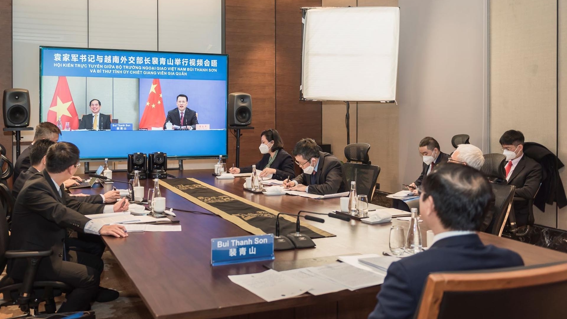 越南外长与中国浙江省委书记在杭州举行视频会晤