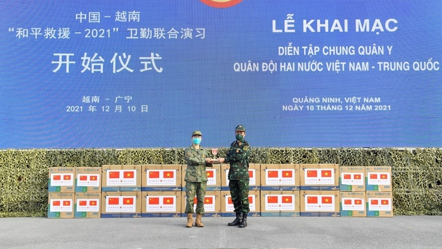 越南-中国两军开展卫勤联合演习