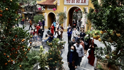 年初去寺庙烧香祈福——越南人传统文化之美