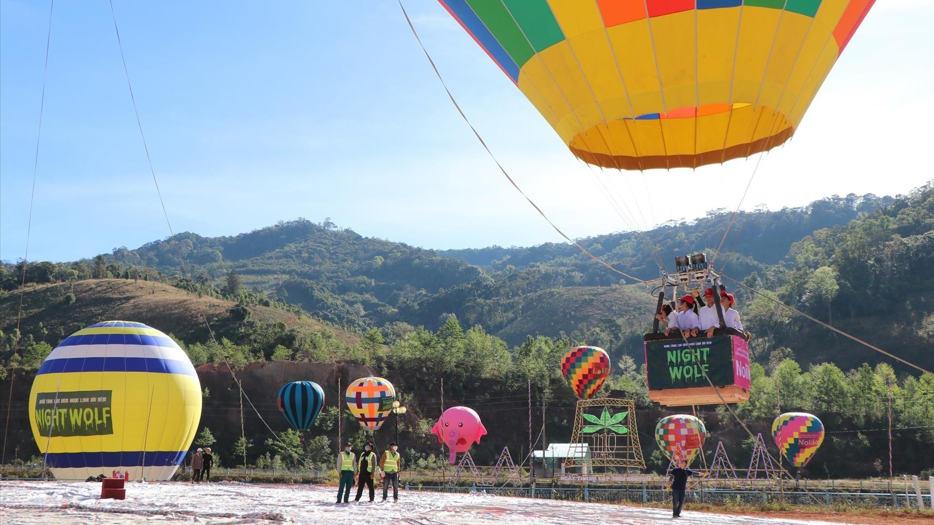 昆嵩省热气球节：飞回大森林