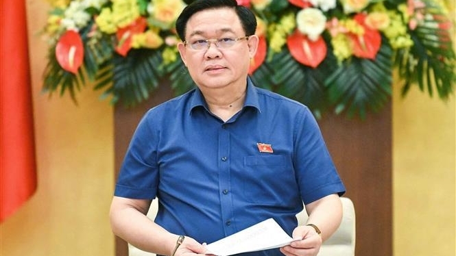 越南国会主席王廷惠: 继续认真审查和完善《民防法》的规定，确保法律体系的一致性