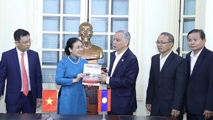 越南与老挝在人民外交工作中保持密切配合