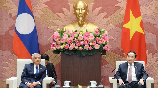 巩固和加强越南与老挝的特殊关系