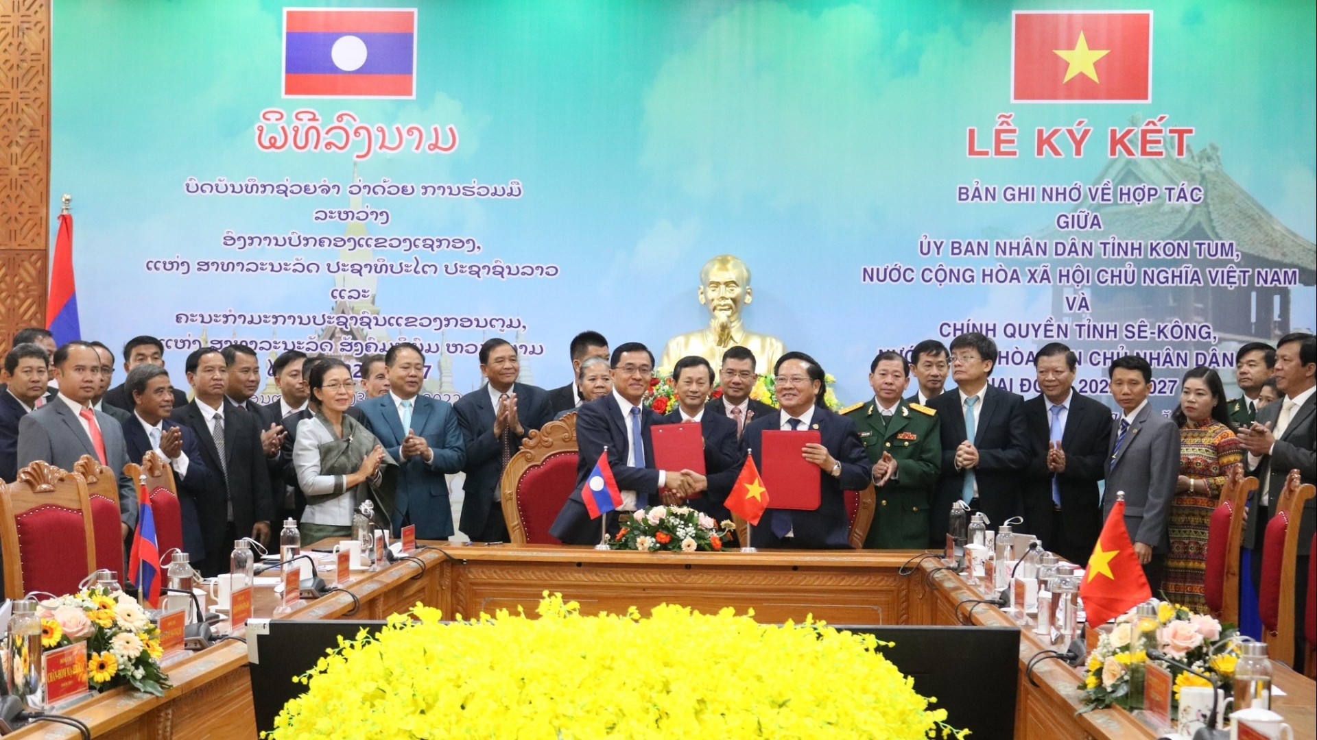 越南昆嵩省与老挝赛公省签署2022-2027年阶段两省合作的谅解备忘录