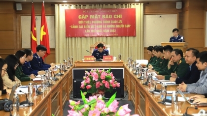 首次举行越南海警与友人的交流活动