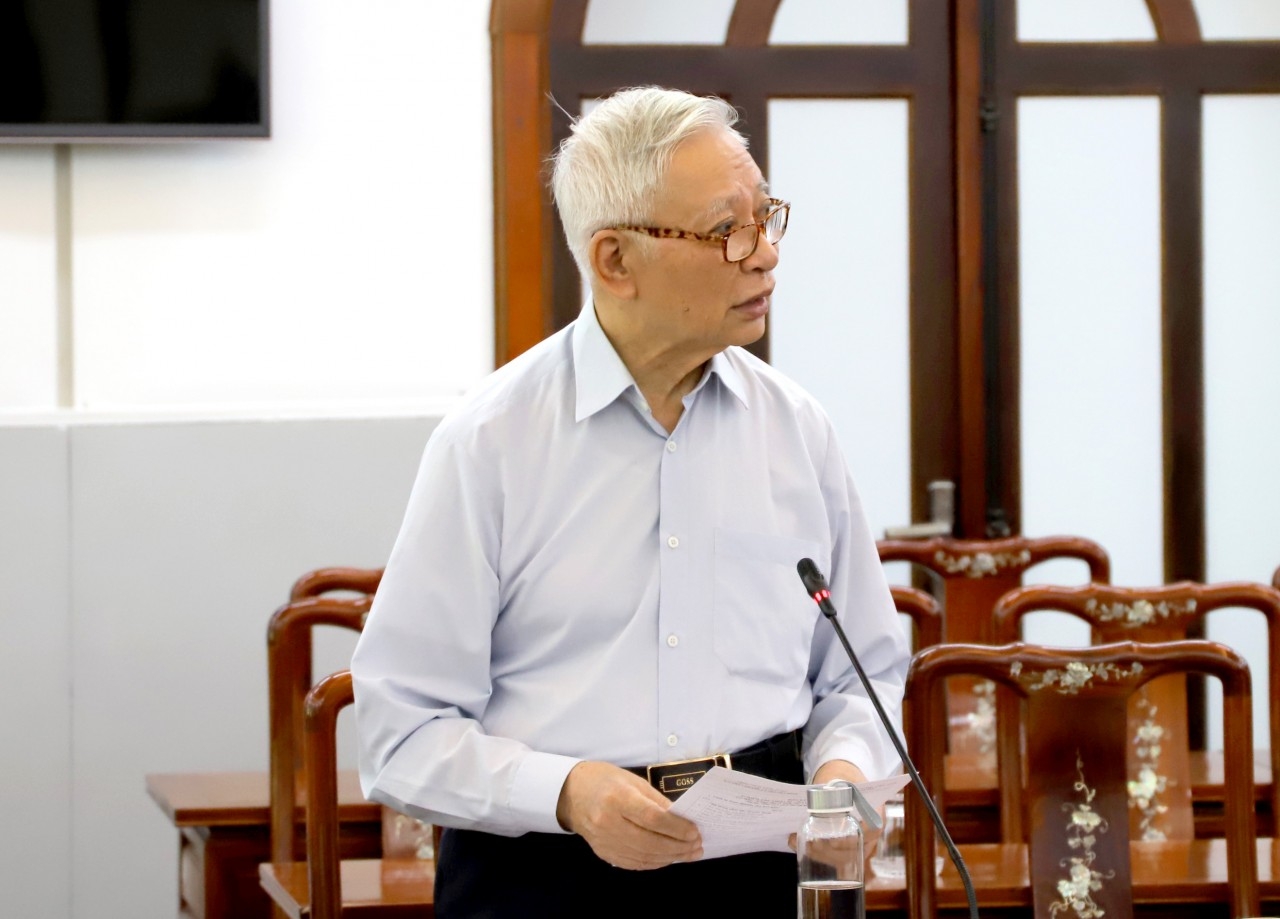 越南祖国阵线中央委员会理论工作中心原主任陈后副教授、博士。