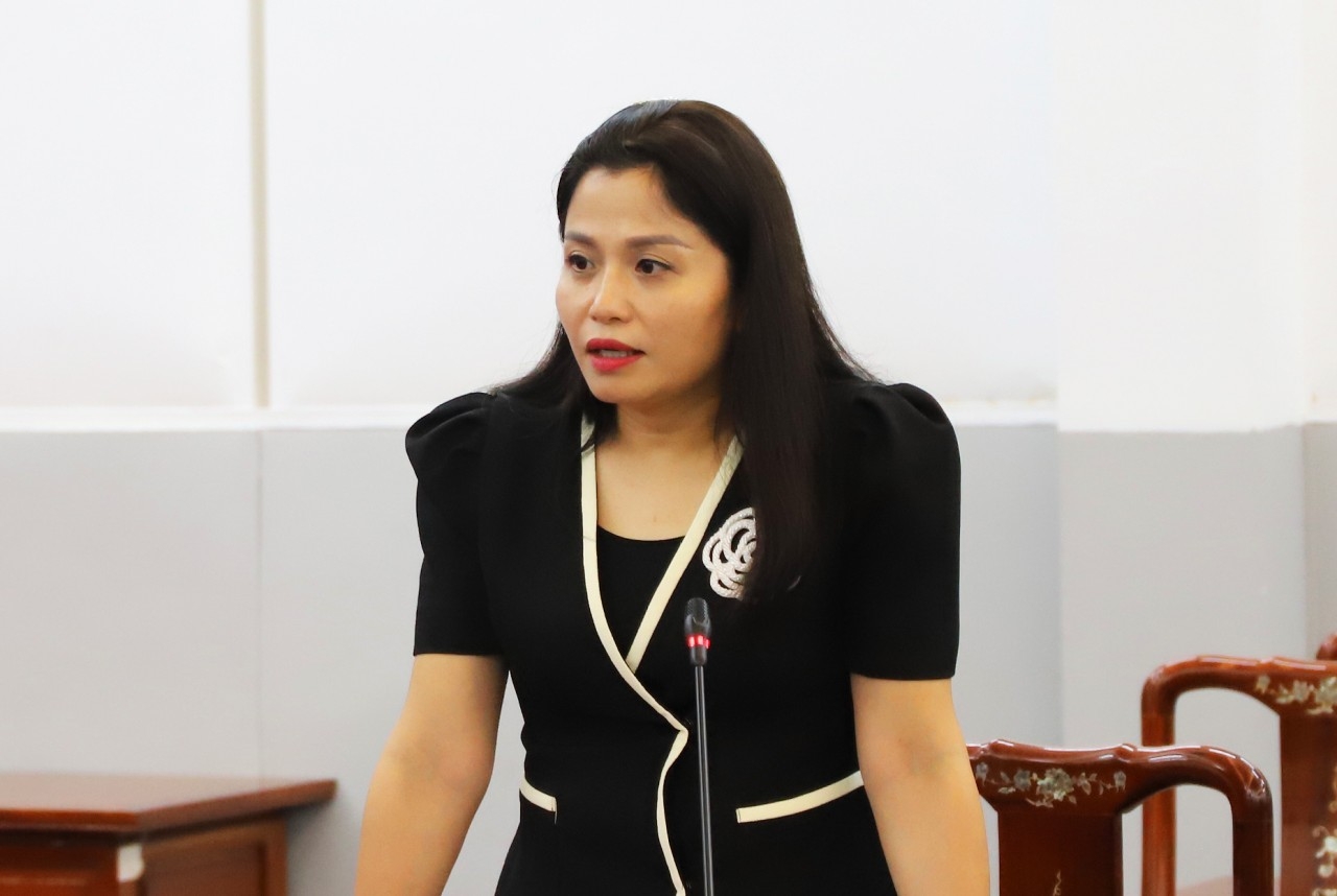 越南国会外事委员会常务委员蔡琼梅女士。