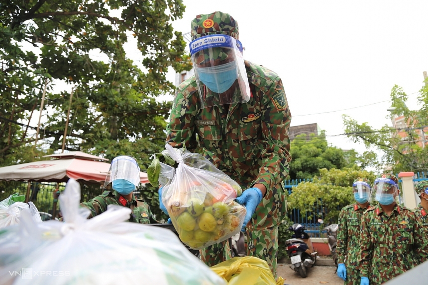 越南国防部与10个地方政府协助河内开展疫情防控