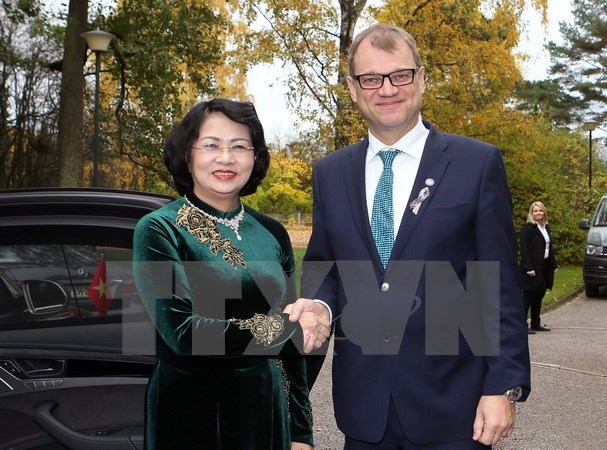越南国家副主席邓氏玉盛对芬兰进行工作访问