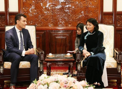 越南国家副主席邓氏玉盛会见宏利金融集团总裁
