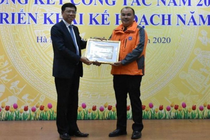 越南搜救船船长获国际海事组织表彰