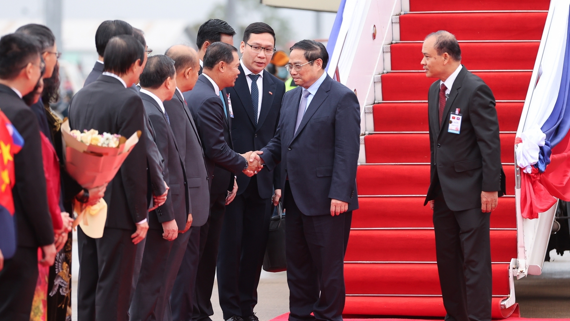越南政府总理范明政开始对老挝进行正式访问