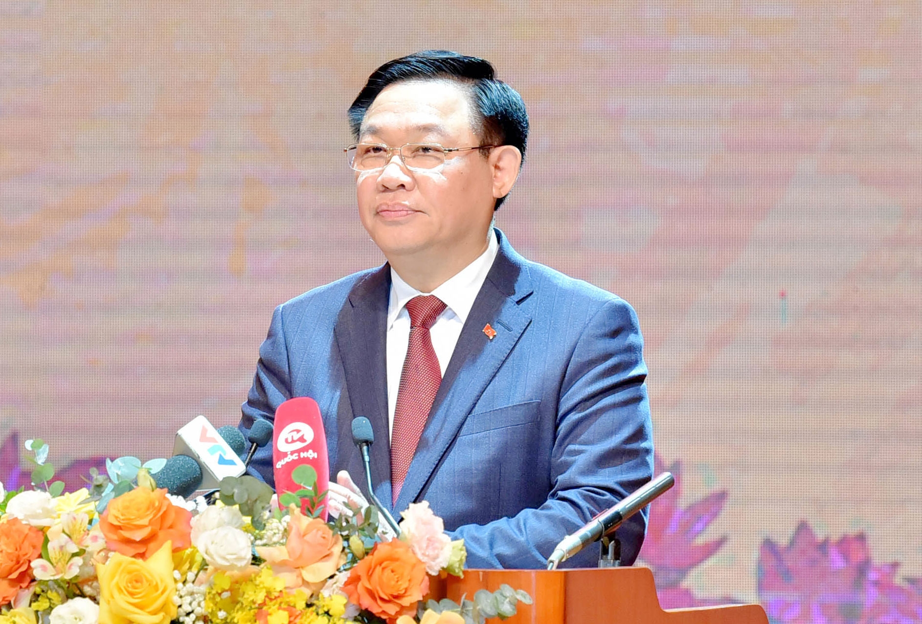 中国东兴市代表团祝贺越南共产党成立93周年