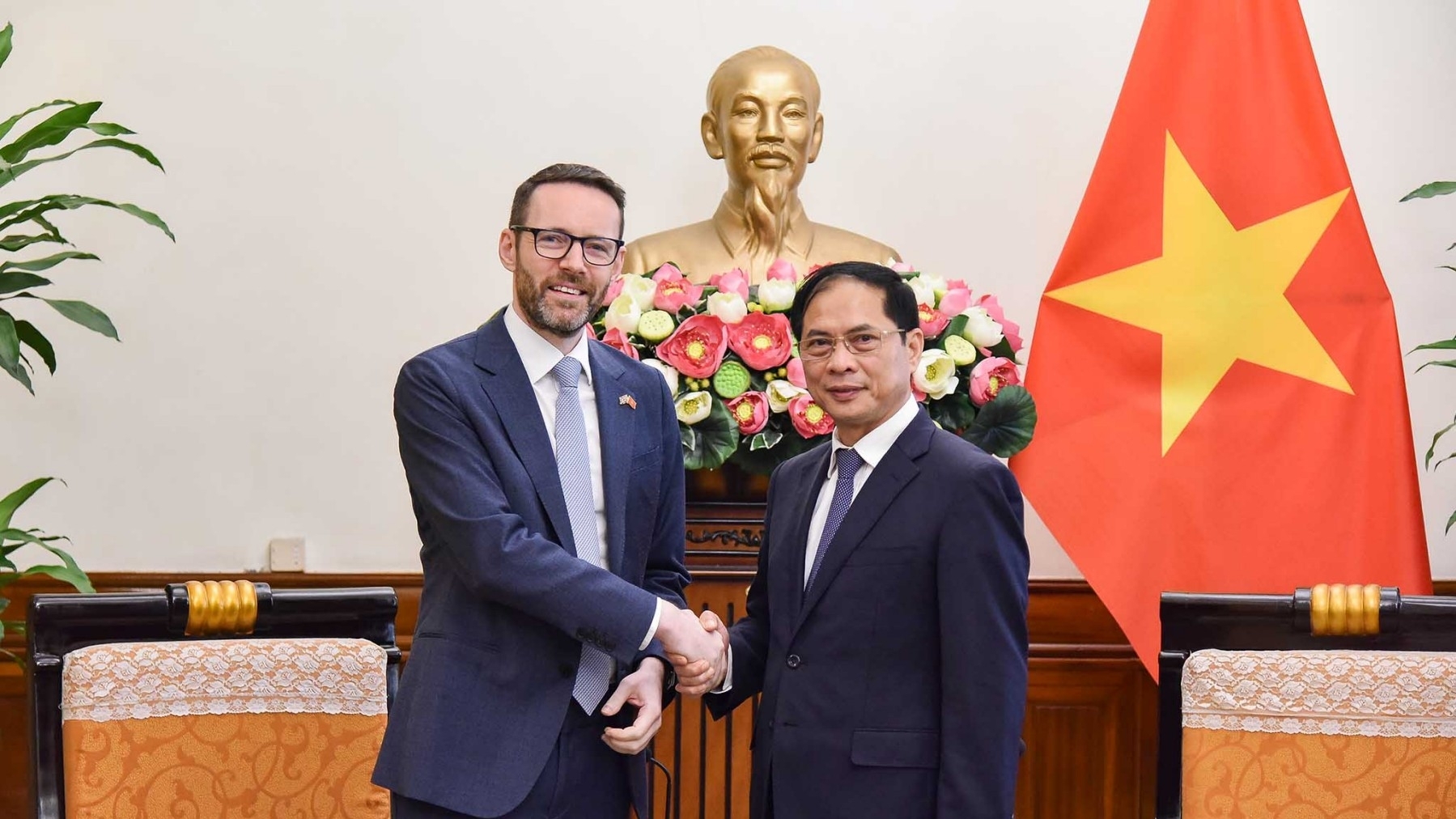 加强在英国具有优势和适合越南的新领域拓展合作