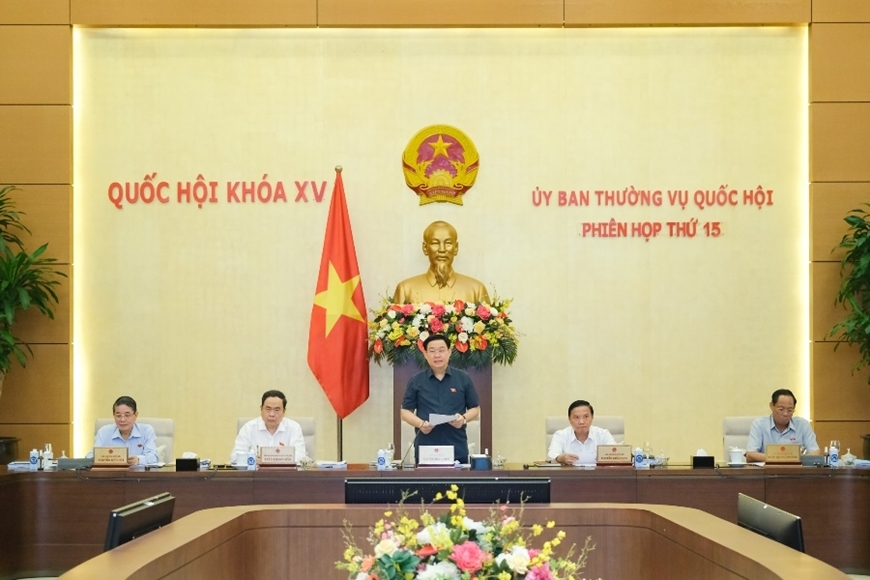 越南国会常委会第十五次会议在河内开幕。图自人民军队报
