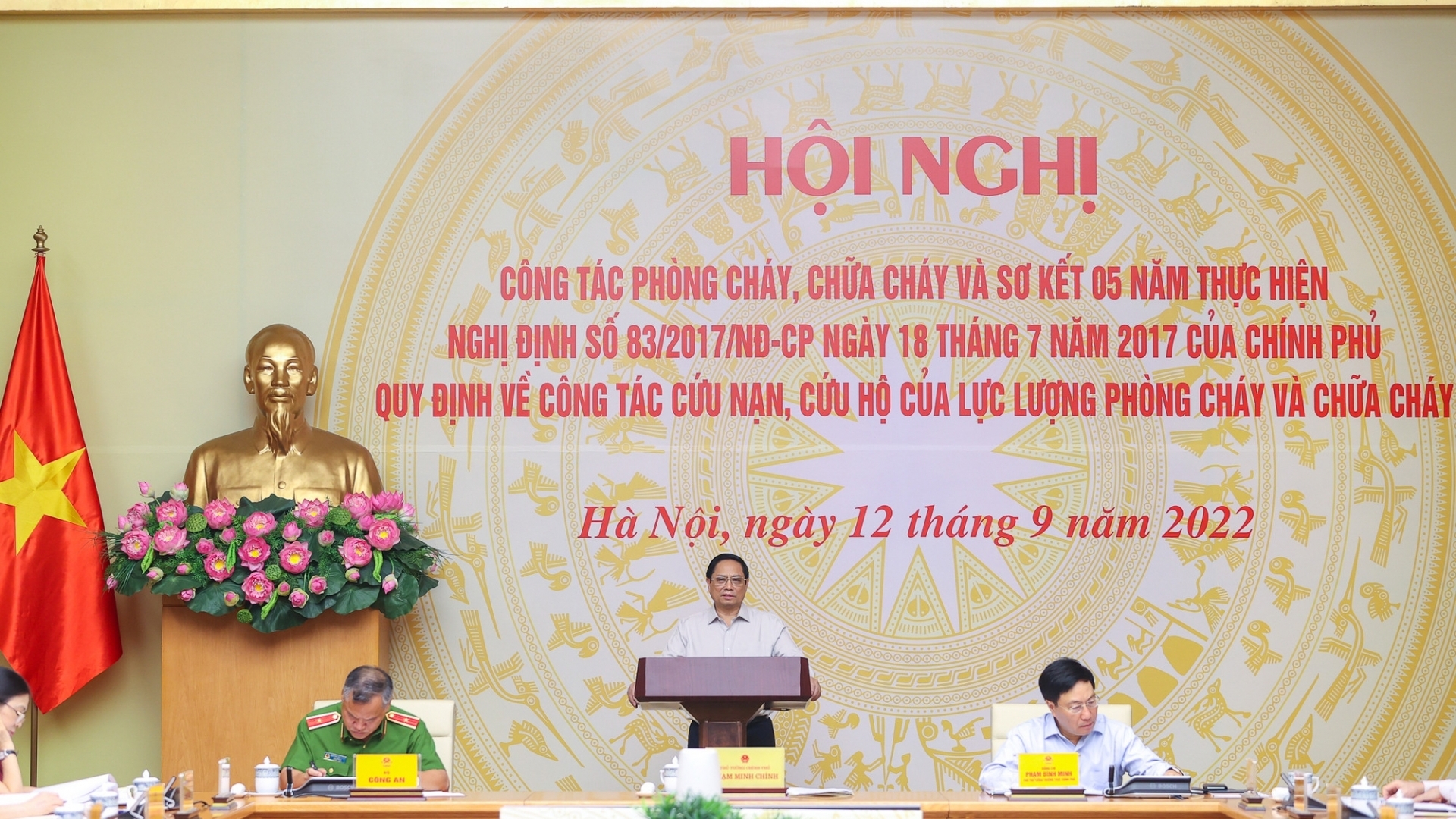 越南政府总理范明政主持召开全国消防救援工作会议