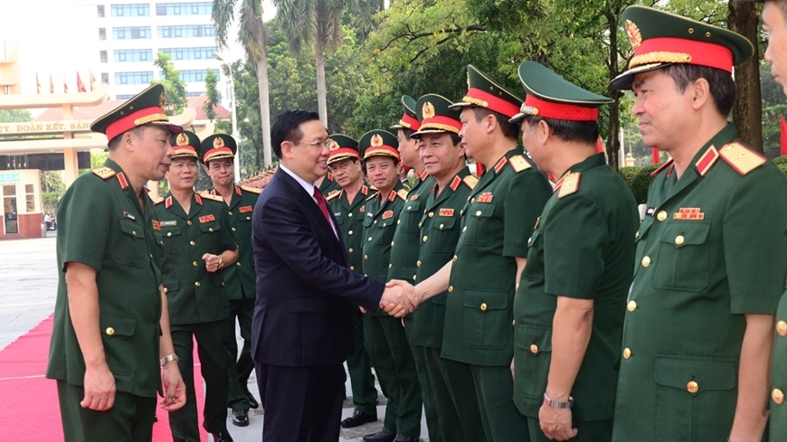 越南国会主席王廷惠出席国防学院开学典礼