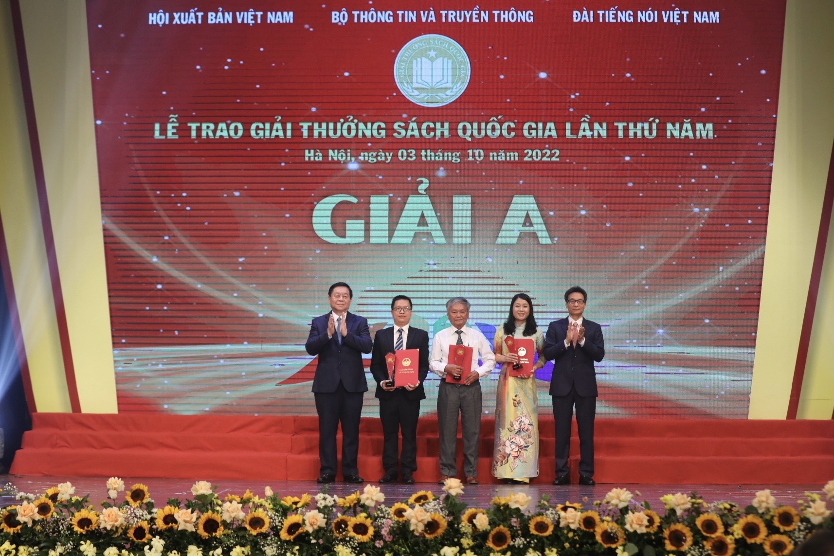 第五次国家图书奖颁奖仪式。图自baochinhphu.vn