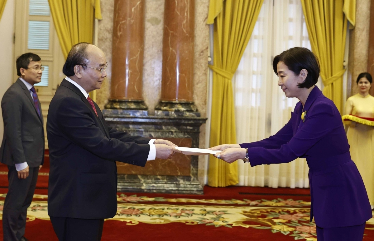 越南国家主席阮春福会见前来递交国书的萨尔瓦多、印度和韩国等国家新任驻越南大使