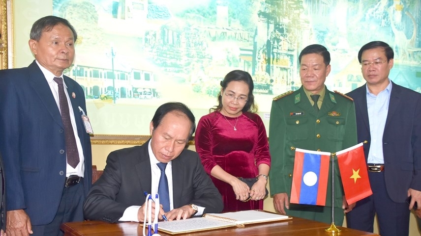 培养越南与老挝之间忠诚、纯洁和团结的特殊关系