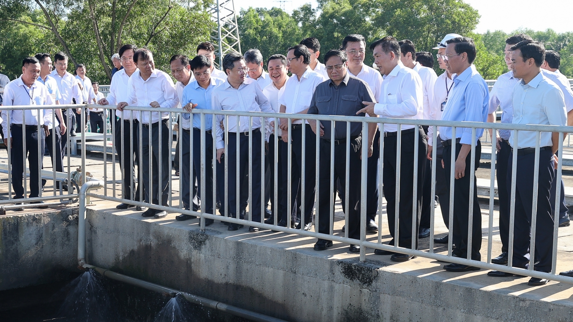 越南政府总理范明政对胡志明市基础设施发展项目进行实地考察