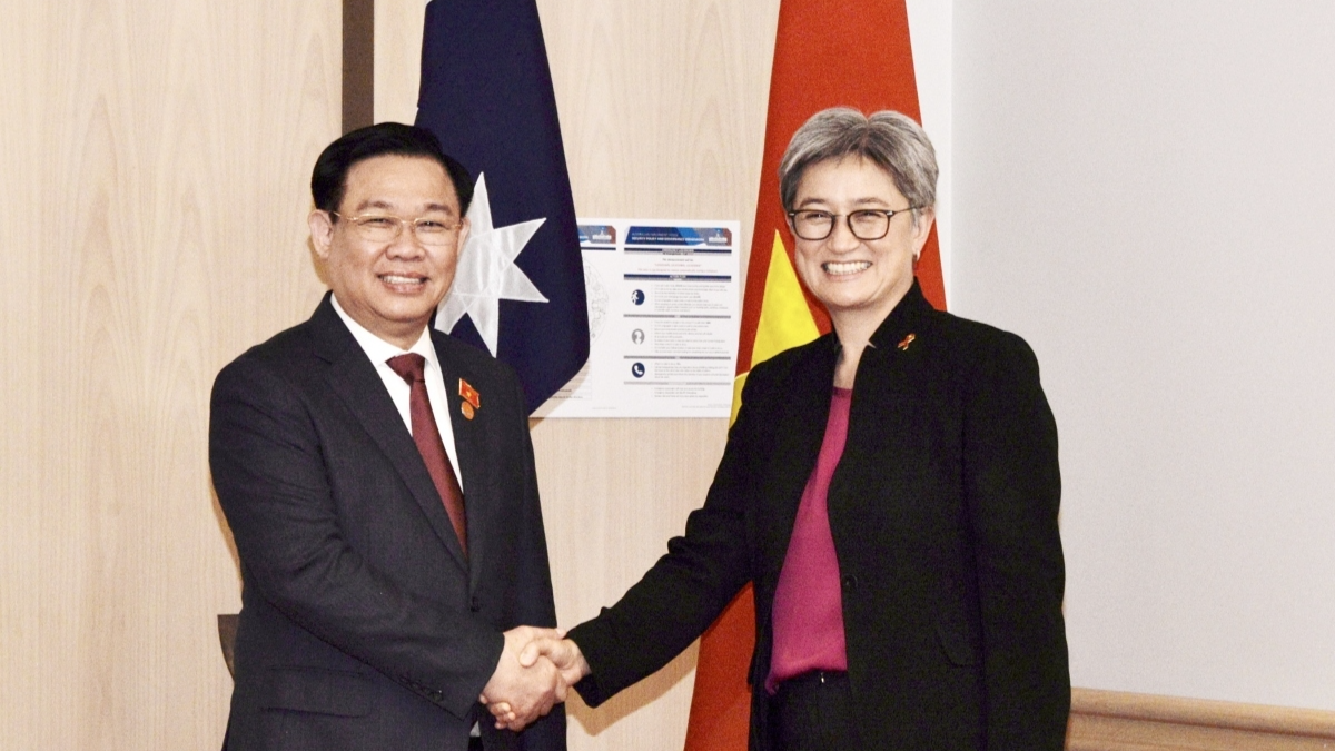 越南国会主席王廷惠会见了澳大利亚参议员、外交部长黄英贤（Penny Wong）。图自越通社